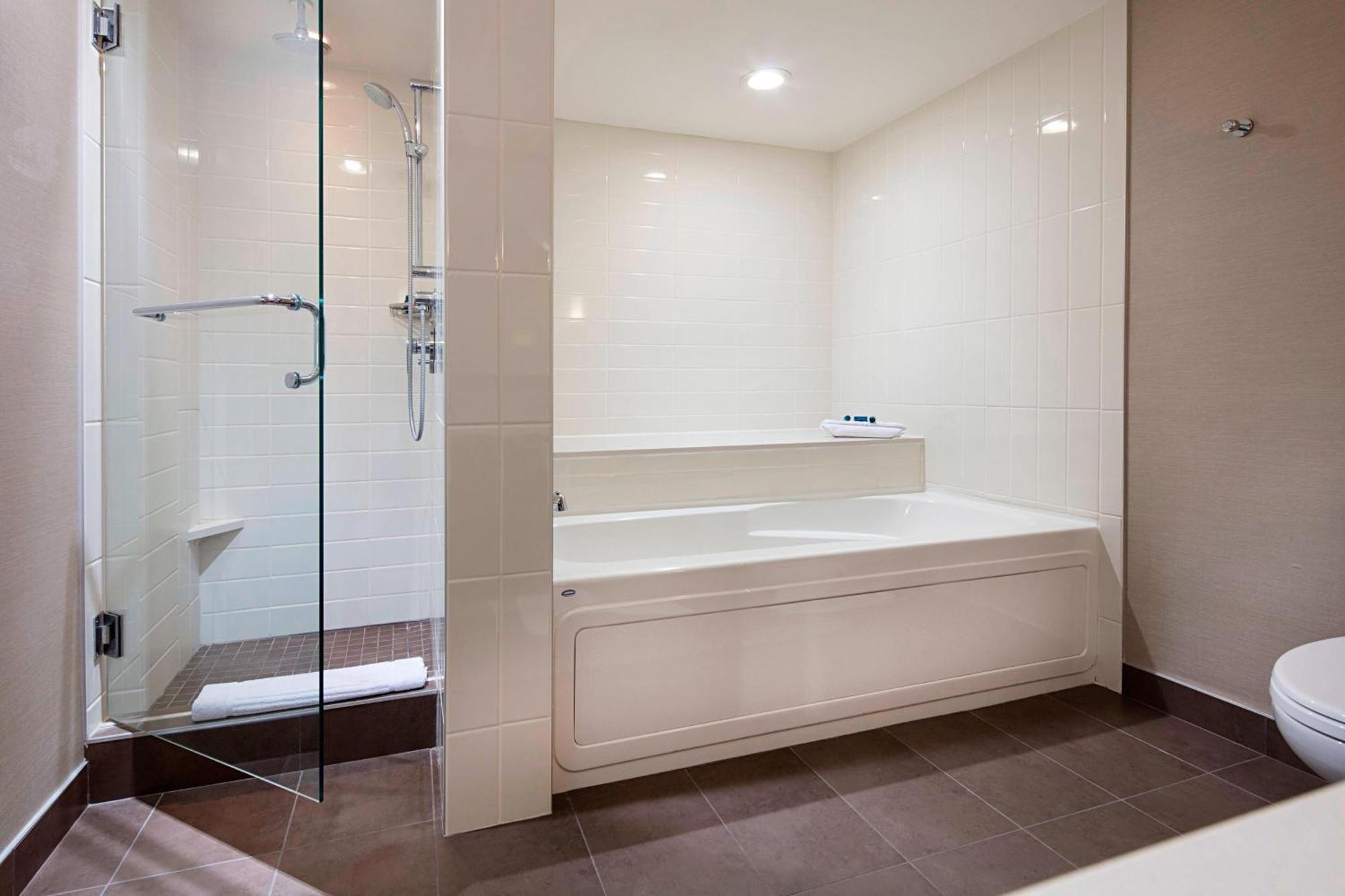 Delta Hotels By Marriott Edmonton South Conference Centre Ngoại thất bức ảnh