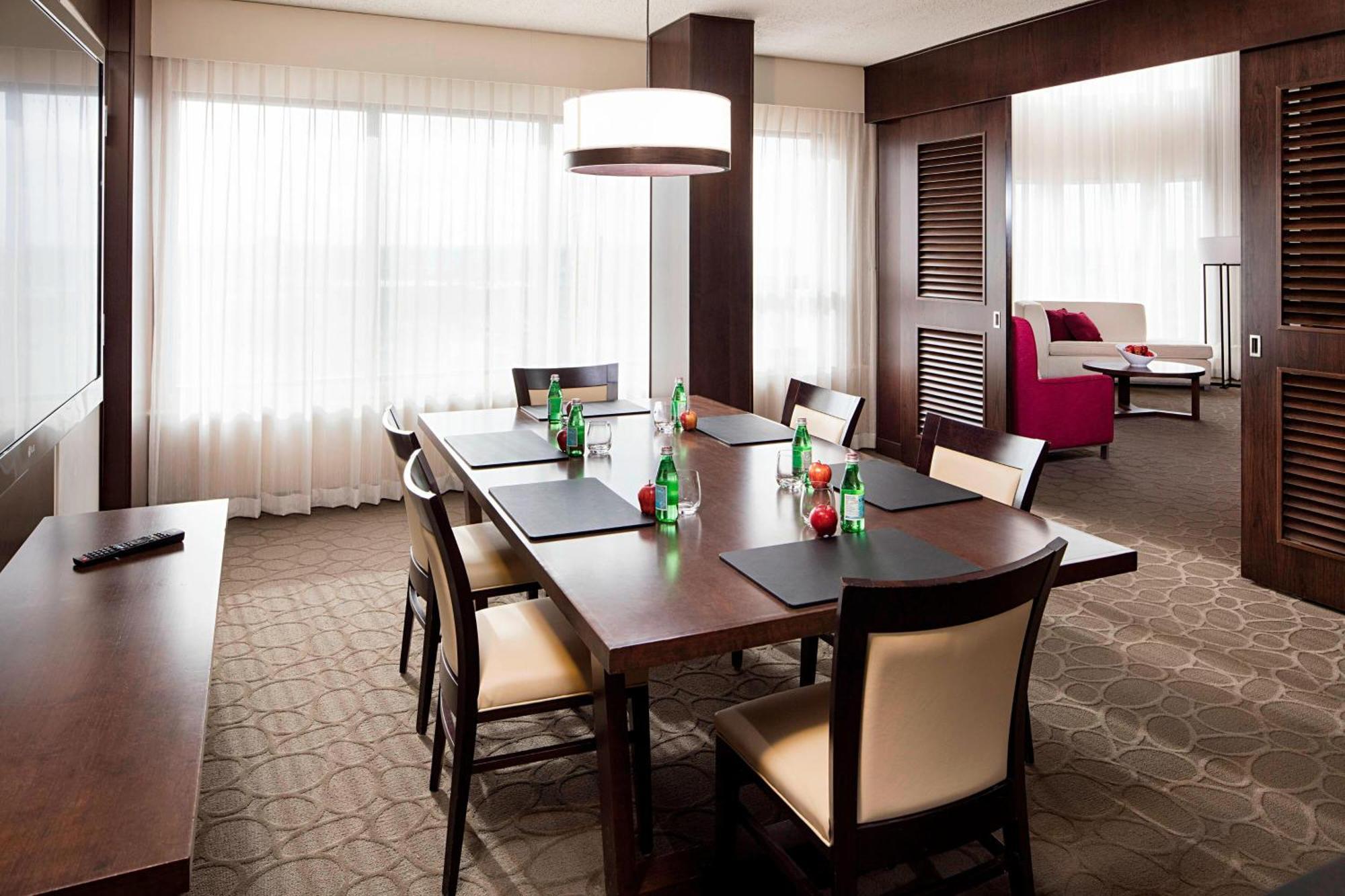 Delta Hotels By Marriott Edmonton South Conference Centre Ngoại thất bức ảnh