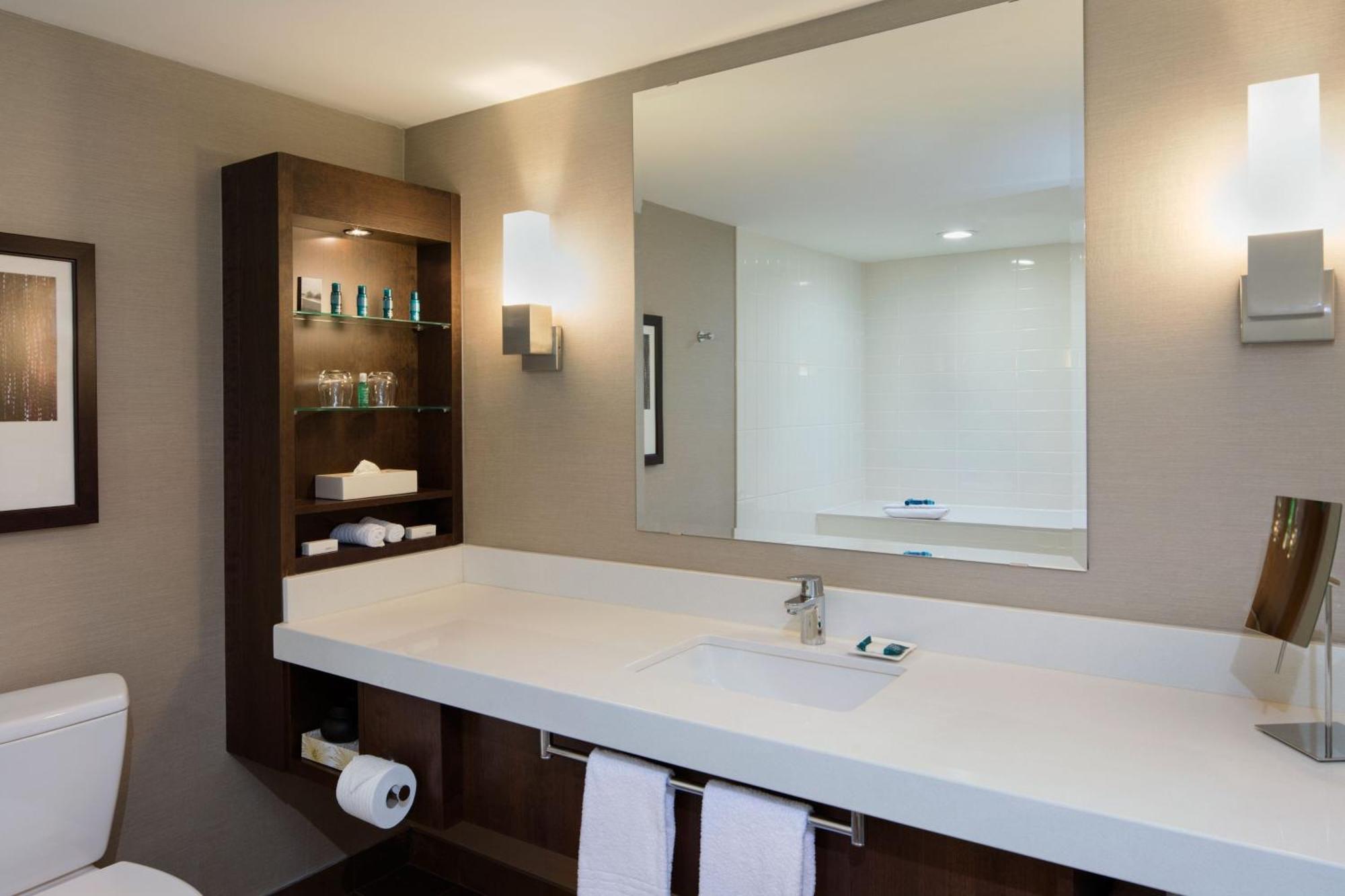 Delta Hotels By Marriott Edmonton South Conference Centre Ngoại thất bức ảnh